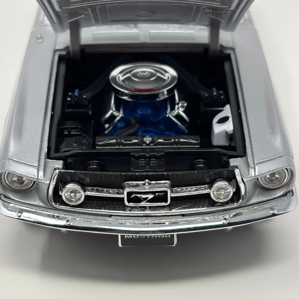 1967 Ford Mustang GT Fastback Silver 1:24 Diecast Welly Premium Edition #3045669